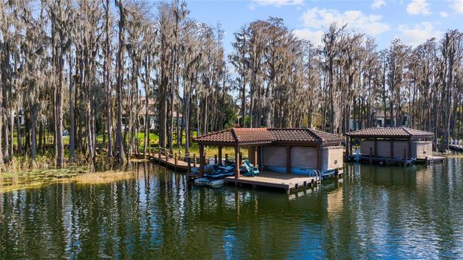 Exterior, Lake