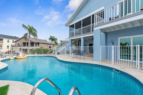Exterior, Pool