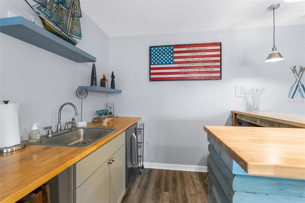 Interior, Kitchen, Pendant Lights, Wood Texture Flooring