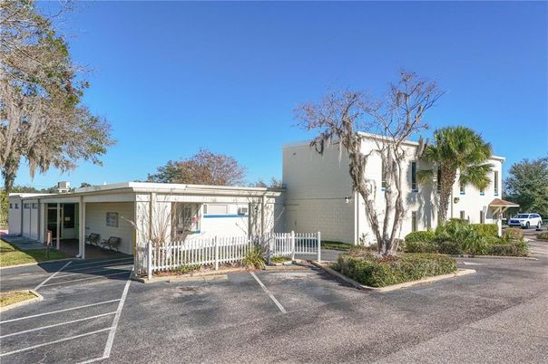 Exterior, Facade, Ranch