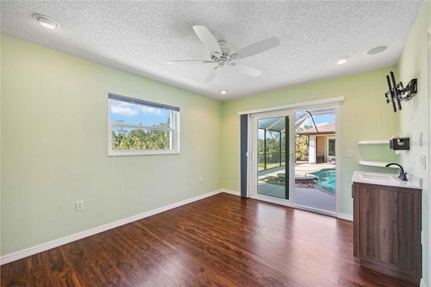 Empty room, Interior, Recessed Lighting, Wood Texture Flooring