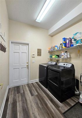 Interior, Washer, Wood Texture Flooring
