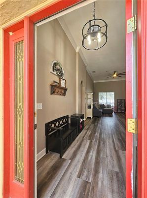 Interior, Pendant Lights, Wood Texture Flooring