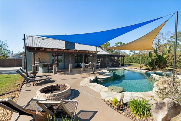 Exterior, Pool