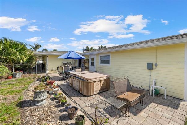 Exterior, Hot Tub