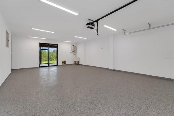 Empty room, Garage, Interior, Recessed Lighting
