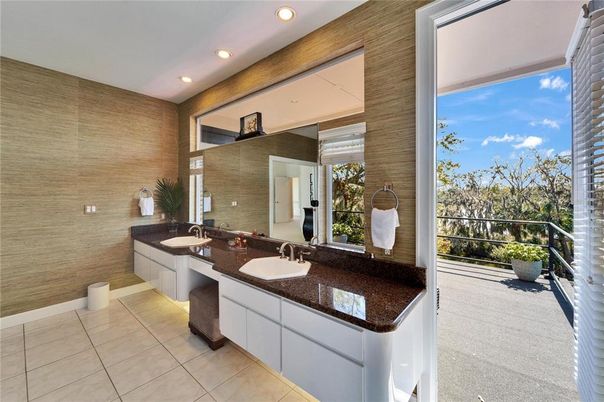 Bathroom, Dual Sink Vanities, Interior, Recessed Lighting