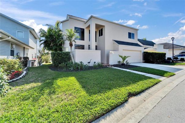 Attached, Backyard, Exterior, Facade, Modern