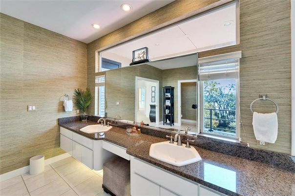Bathroom, Dual Sink Vanities, Interior, Recessed Lighting