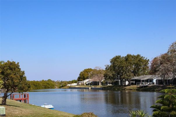 Exterior, Lake