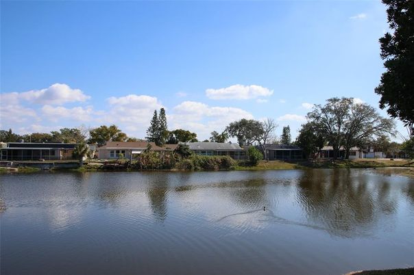 Exterior, Lake