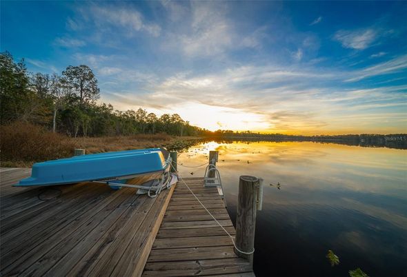 Exterior, Lake