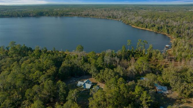 Exterior, Lake