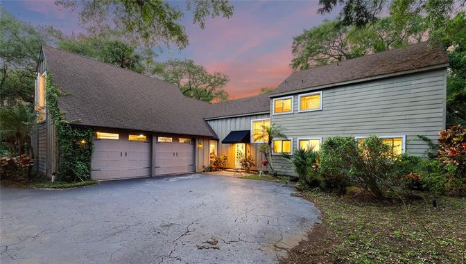 Attached, Exterior, Facade, Cape Cod