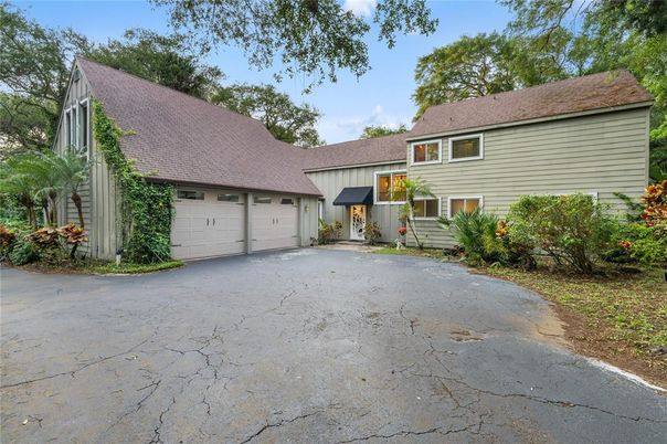 Attached, Exterior, Facade, Cape Cod