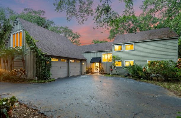 Attached, Exterior, Facade, Cape Cod