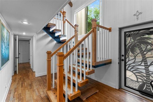 Interior, Recessed Lighting, Wood Texture Flooring