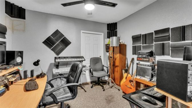 Home Office, Interior