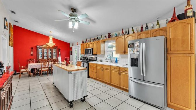 Chandelier, Dining room, Interior, Kitchen, Stainless Steel Appliances