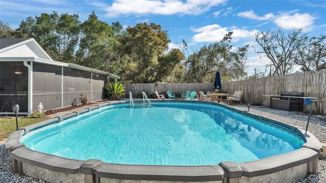 Exterior, Pool