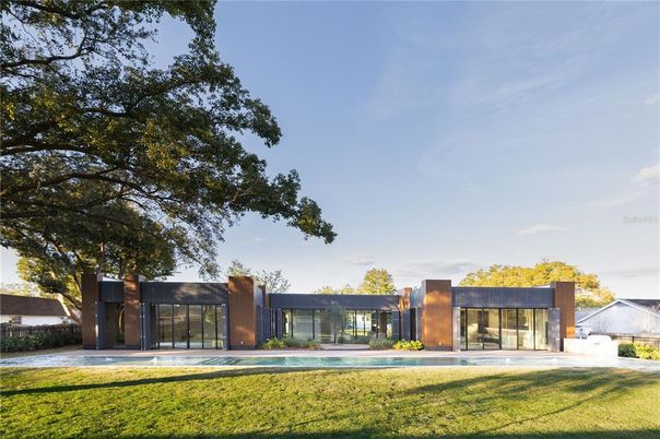 Backyard, Exterior, Facade, Pool, Modern