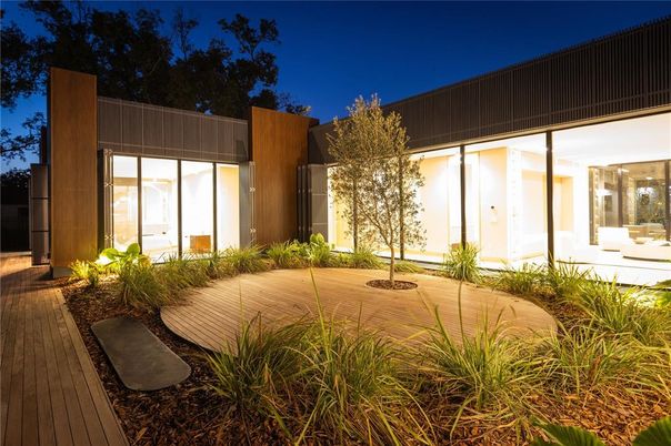Backyard, Exterior, Facade, Modern