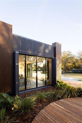 Backyard, Exterior, Facade, Modern