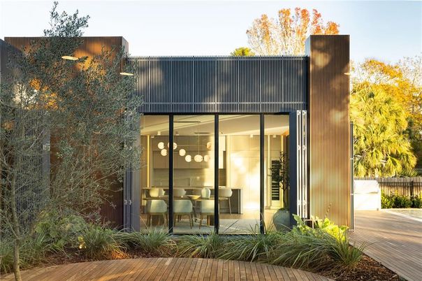 Exterior, Facade, Modern