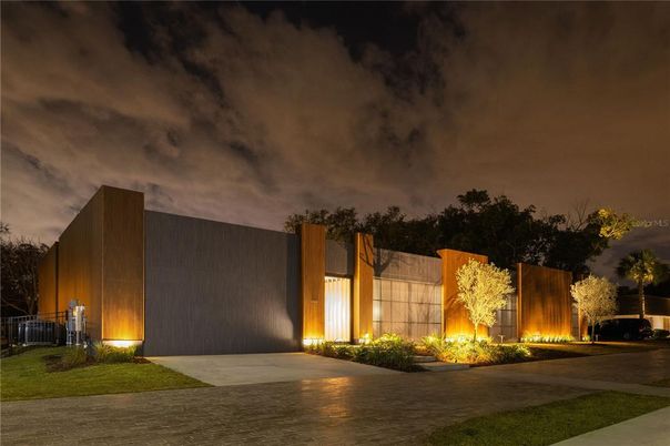 Exterior, Facade, Modern