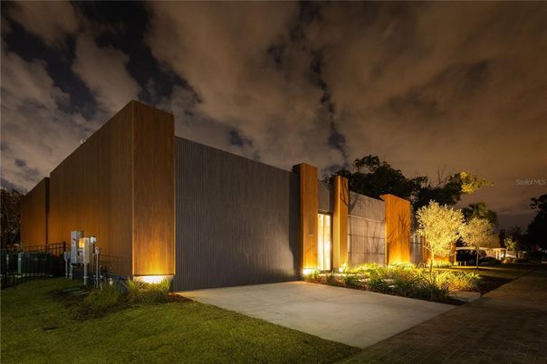 Backyard, Exterior, Facade, Modern