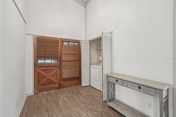 Interior, Utility Closets, Washer, Wood Texture Flooring
