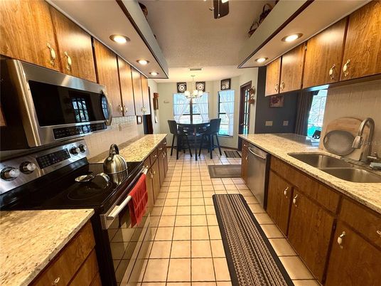 Dining room, Interior, Kitchen, Recessed Lighting, Stainless Steel Appliances