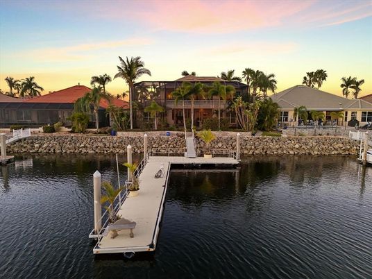 Exterior, Lake
