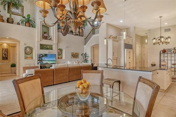 Chandelier, Dining room, Interior, Living room, Pendant Lights, Recessed Lighting
