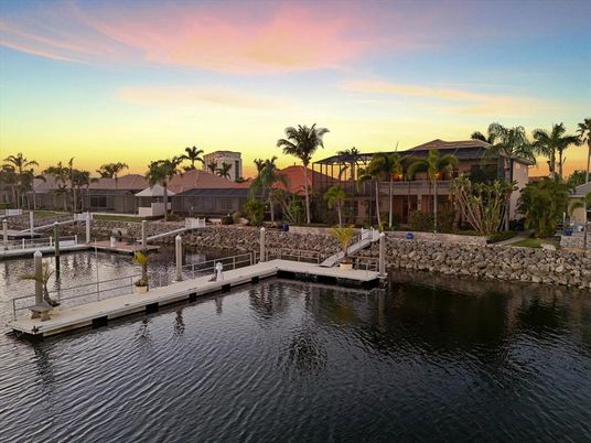 Exterior, Lake