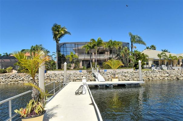 Exterior, Lake