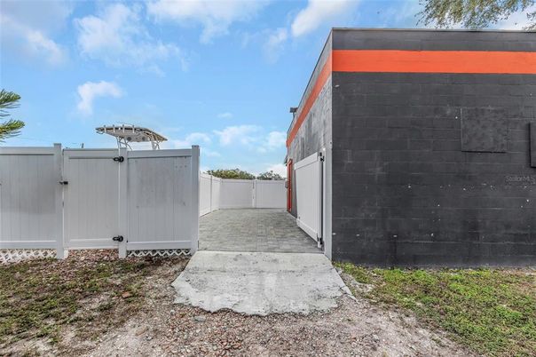 Detached Garage, Exterior