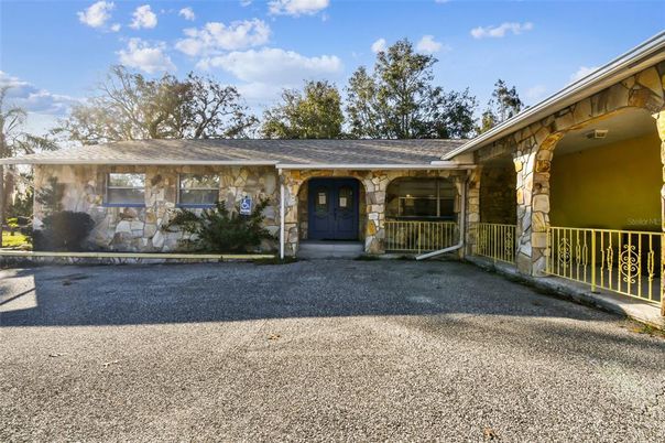 Exterior, Facade, Ranch