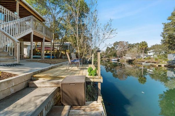 Exterior, Lake