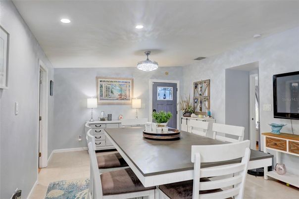 Dining room, Interior, Recessed Lighting