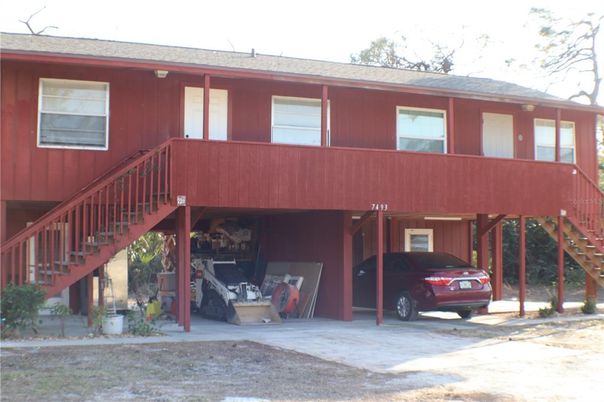Exterior, Facade, Raised Ranch