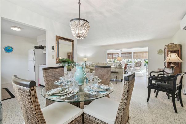 Chandelier, Dining room, Interior, Living room, Pendant Lights