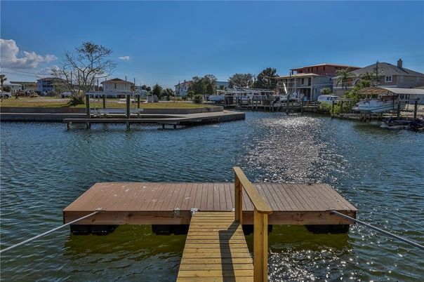Exterior, Lake