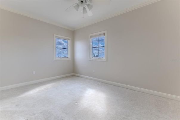 Empty room, Interior
