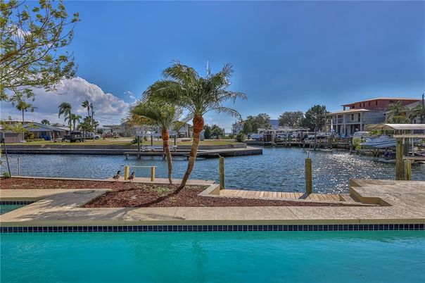 Exterior, Lake