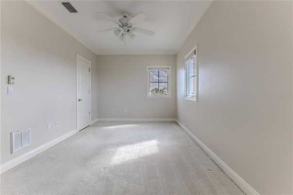 Empty room, Interior
