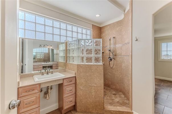 Bathroom, Interior, Recessed Lighting