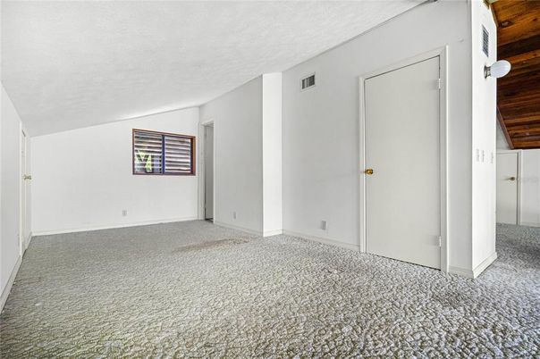 Empty room, Interior