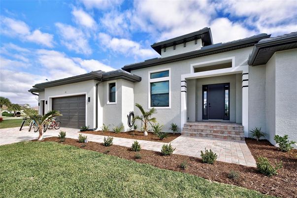 Attached, Exterior, Facade, Modern