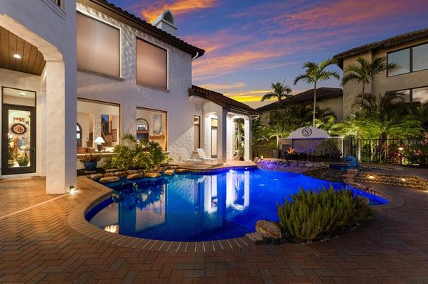 Exterior, Pool